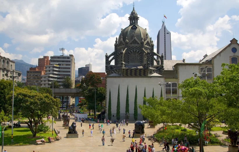 MINI EXCURSION - MEDELLIN Y GUATAPE